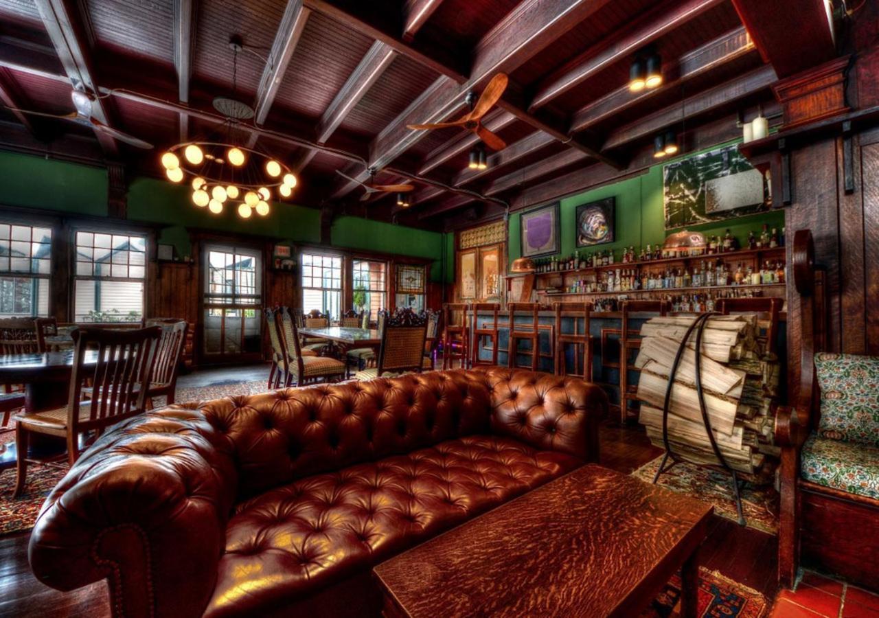 Inn Apple Tree