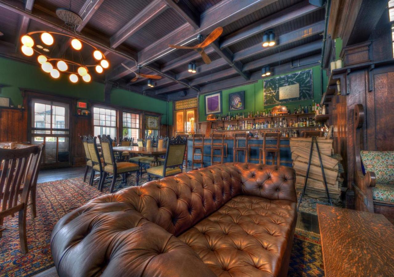 Inn Apple Tree